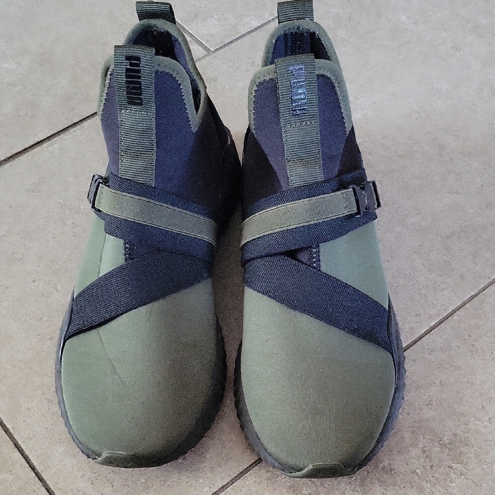 PUMA Womens Olive and Black Sneakers Size 8